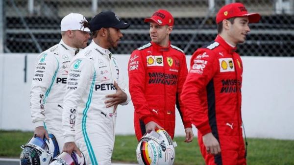 Льюис Хэмилтон назвал краткосрочным интерес к победе с Ferrari